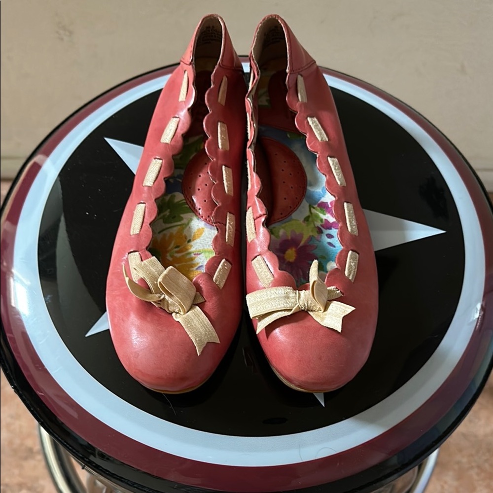 Women's Pink Leather Flats with Bow Detail